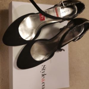 Comfortable stylish style and co black pumps